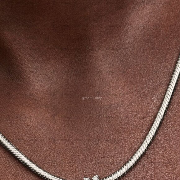 Pandora Textured Horseshoe Mini Charm|Pendant - Picture 2 of 2